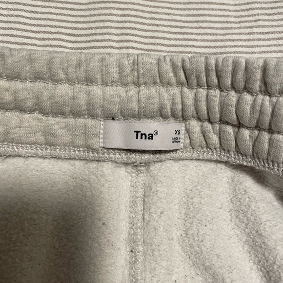Aritzia TNA perfect boyfriend sweatpants - Picture 2 of 3